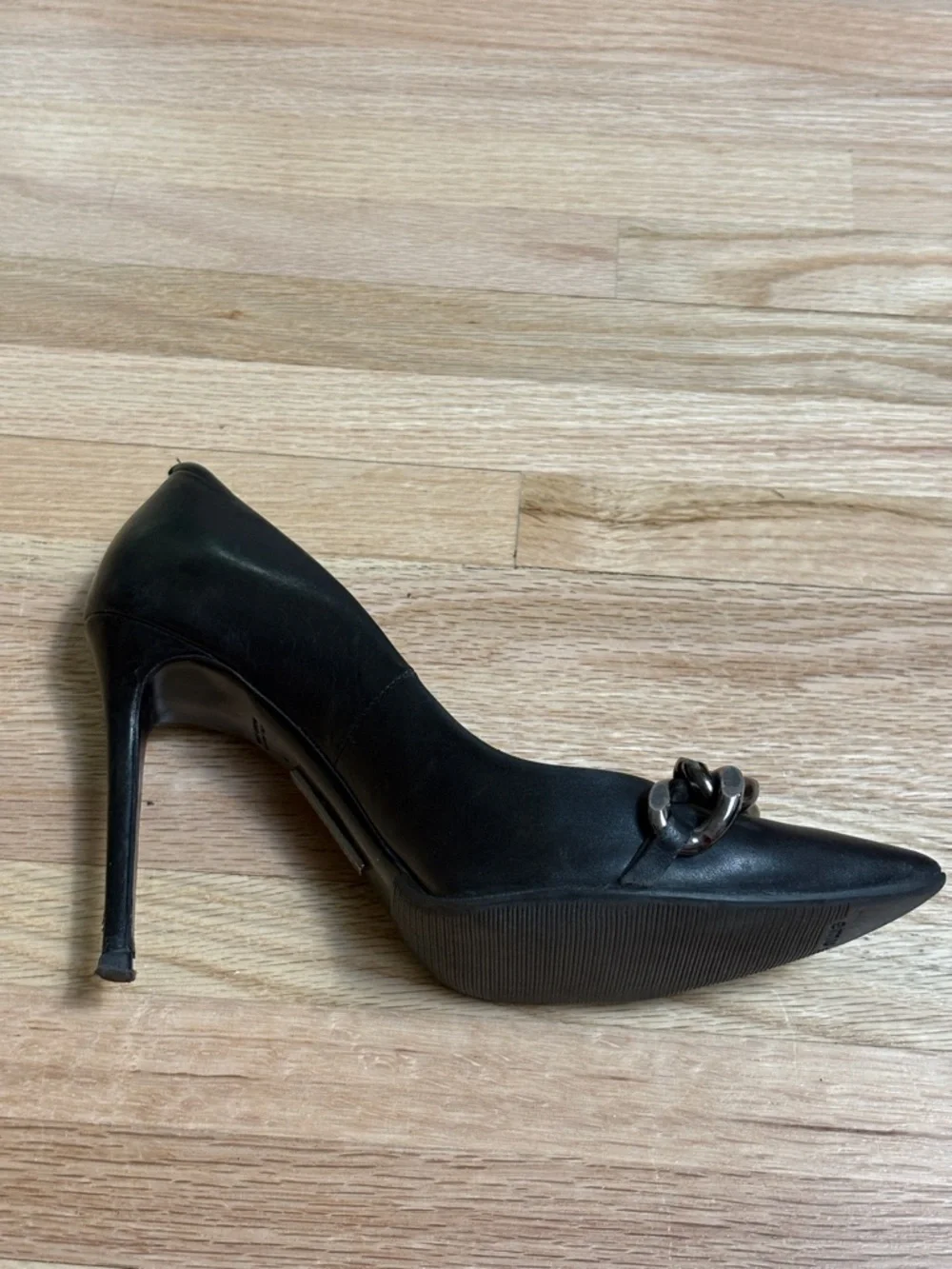 Thomas Wylde Maison black leather pumps - pointed toe and chunky chain detail.